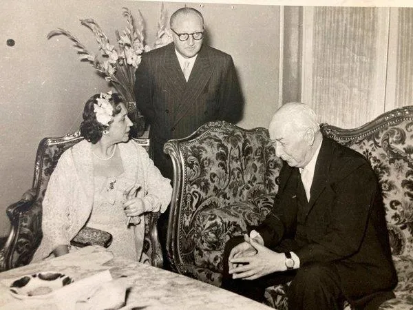 Merhum Başbakan Adnan Menderes'in yeni fotoğrafları ortaya çıktı! İşte 16 yaşındaki liseli Menderes-5