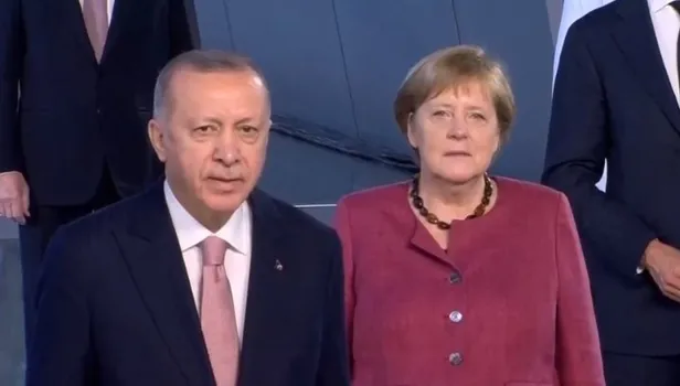 NATO zirvesinde aile fotoğrafı! Başkan Erdoğan Biden ve Johnson'la yan yana!