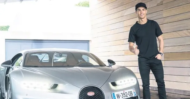 Ronaldo Yeni Arabasina Servet Saydi Takvim Cristiano ronaldo'nun, son düzenlenen cenevre otomobil 34 yaşındaki portekizli futbol yıldızı cristiano ronaldo, dünyanın en pahalı otomobili olan bugatti la voiture noire'yi satın aldı. ronaldo yeni arabasina servet saydi