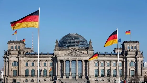 Almanyada çifte vatandaşlığı kolaylaştıran tasarı Mecliste kabul edilerek yasalaştı
