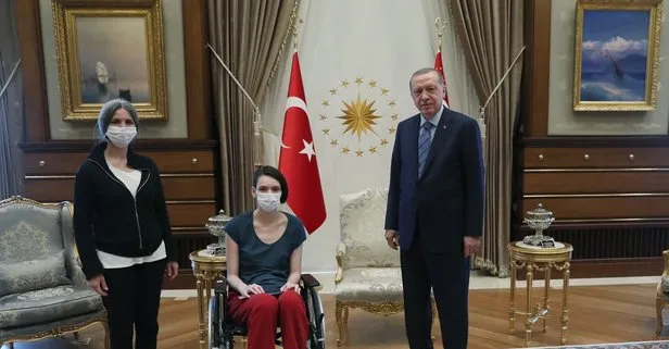Başkan Recep Tayyip Erdoğan Milli voleybolcu Meltem Çetin’i Cumhurbaşkanlığı Külliyesi’nde kabul etti!
