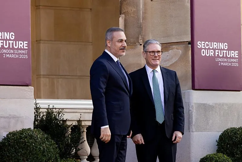 Sen bakma o amcaya zirvesi