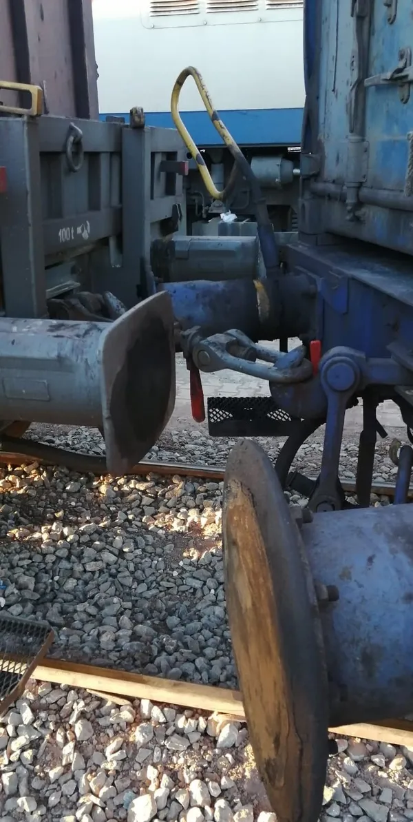 golbasinda-tren-kazasi-yuk-vagonu-raydan-cikti-1625499037710.jpg