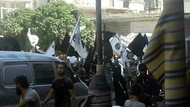 Türkiye Rusya anlaşması sonrası DEAŞ tanklarla gövde gösterisi yaptı-1