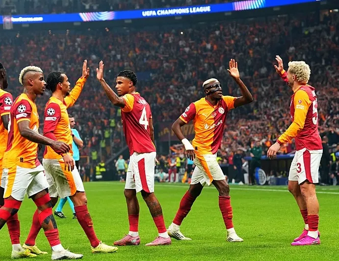 Aslan adeta para basıyor