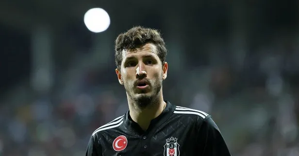 Beşiktaş'ta yer bulamayan Salih Uçan Başakşehir'e transfer oluyor
