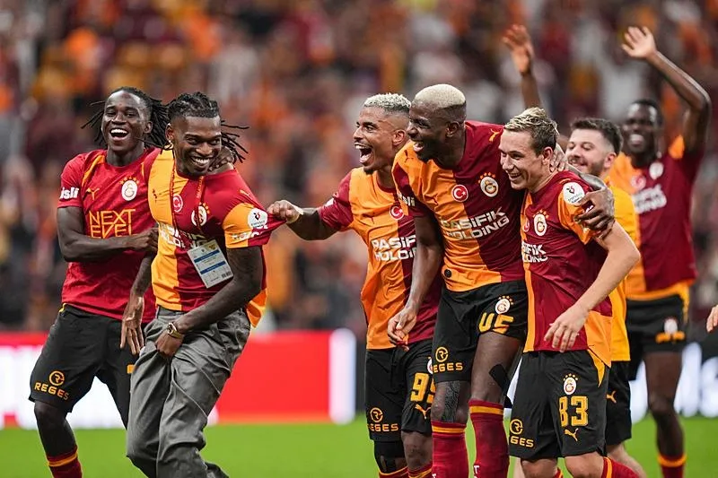 galatasaray-basaksehir-karsisinda-okan-buruk-11i-belirledi-1788506903991.jpeg Galatasaray Başakşehir karşısında! Okan Buruk 11'i belirledi-5