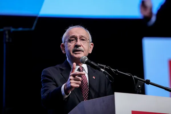 chpde-koltuk-savaslari-fondas-medyada-kiliclar-cekildi-ekremciler-kemalciler-karsi-karsiya-1685447414460.jpg CHP'de koltuk savaşları! Fondaş medyada kılıçlar çekildi: Ekremciler-Kemalciler karşı karşıya-2