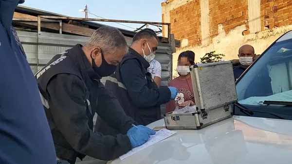 bursada-12-yasindaki-cocuk-bos-arsada-buldugu-tabancayla-oynarken-7-yasindaki-arkadasini-ayagindan-vurdu-1623838833669.jpg Bursa'da 12 yaşındaki çocuk boş arsada bulduğu tabancayla oynarken 7 yaşındaki arkadaşını ayağından vurdu-2