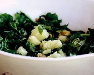 Ananaslı Ve Yeşil Zeytinli Salata Tarifi