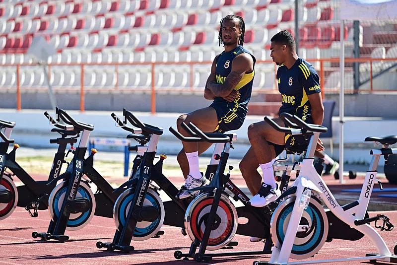 Fenerbahçe'den Galatasaray'a dev çalım! Okan Buruk bizzat isim vermişti - 6