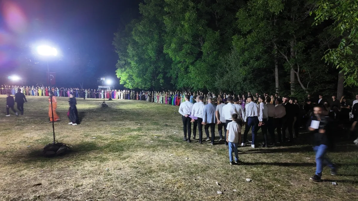 masal-gibi-dugun-1784256130740.jpeg Şırnak'ta masal gibi düğün: Çifte 6 milyon liralık takı takıldı-3