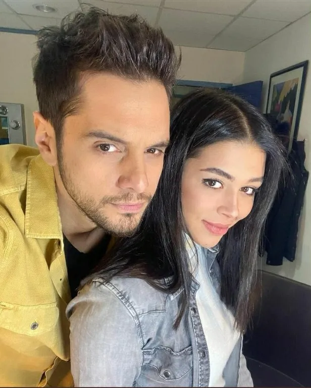 Arka Sokaklar'dan aşk çıktı herkesin gözü aydı! Bu haberi izleyici onlardan bekliyordu nihayet oldu setteki aşk böcekleri-5