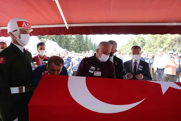 baskan-erdogandan-sehit-uzman-cavus-samet-sekerin-ailesine-bassagligi-1623084199644.jpeg Başkan Erdoğan'dan Şehit Uzman Çavuş Samet Şeker'in ailesine başsağlığı!-3