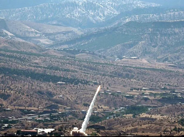 Hakkari Derecik'te operasyon! PKK hedefleri 'Bora' ile vuruluyor-5