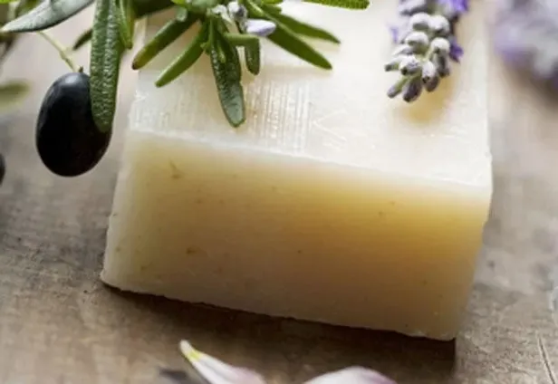kefir-sabunu-ne-ise-yarar-faydalari-nelerdir-kefir-sabunu-nasil-kullanilir-kefir-sabununun-iceriginde-neler-va-1652446514944.jpeg Kefir sabunu nasıl kullanılır? Kefir sabununun içeriğinde neler var? Kefir sabunu ne işe yarar, faydaları nelerdir?-3