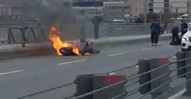 Unkapanı Köprüsü’nde dehşet anları! 15 metre yolda sürüklenen motosiklet alev alev yandı