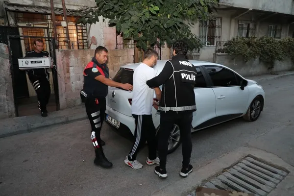 Son dakika: Mersin'de torbacı operasyonu: 35 gözaltı-4