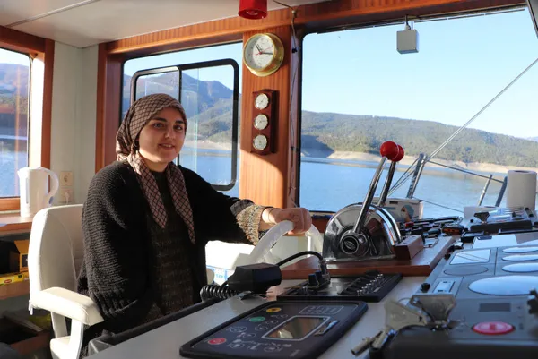 18-yasindaki-busra-feribot-kullaniyor-hayali-kaptan-olmak-1615362668444.jpg 18 yaşındaki Büşra feribot kullanıyor! Hayali kaptan olmak-4