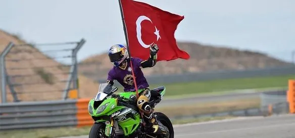 FRANSA'DAKİ DÜNYA SUPERSPORT ŞAMPİYONASI'NDA GEÇİRDİĞİ KAZADA BEL VE KALÇASINDA KIRIK OLUŞAN MİLLİ MOTOSİKLETÇİ KENAN SOFUOĞLU TEDAVİ ALTINA ALINDI