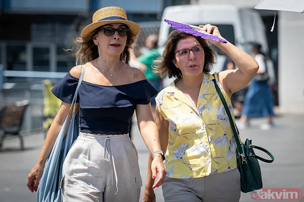 Beyoğlu Yüzde 97'Yi Gördü Beyoğlu'nda Hava Sıcaklığı 26,3, Hissedilen Sıcaklık 31,1 İken, Nem Oranı Yüzde 97'Yi Buldu. Büyükçekmece'de Hava Sıcaklığı 25,7,...