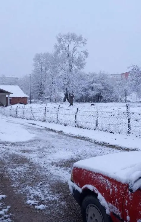 beklenen-kar-yagisi-basladi-vatandaslar-beyaz-ortuyle-uyandi-yollar-ulasima-kapandi-a-haber-muhabirleri-sahada-1702816569410.jpeg Beklenen kar yağışı başladı | Cadde ve sokaklar beyaza büründü yollar ulaşıma kapandı! A Haber muhabirleri sahada: İşte yurttan görüntüler-21