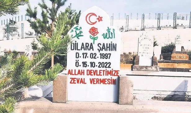 dilara-sahinin-son-sozleri-mezar-tasina-yazildi-allah-devletimize-zeval-vermesin-1666245407764.jpeg Dilara Şahin'in son sözleri mezar taşına yazıldı: Allah devletimize zeval vermesin-3