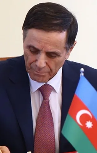 Azerbaycan'da flaş istifa!