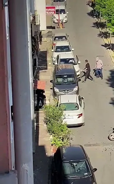 İstanbul Şişli'de otopark mafyasının çatışması kızını parka götüren babanın ölümüne neden olmuştu! Görüntüler ortaya çıktı!-2