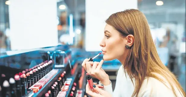 Kadınların yüzde 44,4’ünün düzenli olarak makyaj yaptığı araştırmalar sonucu ortaya çıktı!