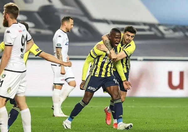 fenerbahce-tek-atti-3-aldi-fenerbahce-1-0-denizlispor-mac-sonucu-ozet-1617645792516.jpeg