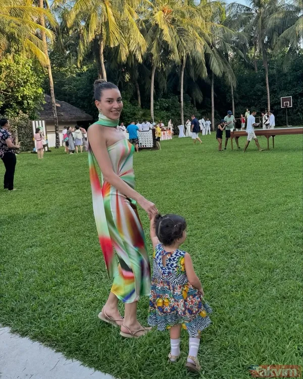 Sinem Kobal’dan ‘aile albümü’ paylaşımı! 2 kızı ve eşi Kenan İmirzalıoğlu’yla pozlarına bakın! - 11