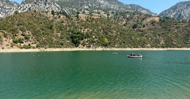 Adana’da kırıma uğrayan helikopter sudan çıkarılamadı | Helikopter vinçle çekilecek!