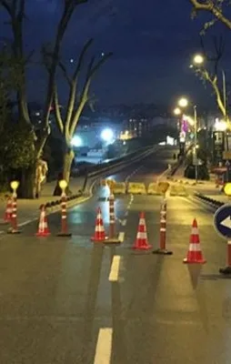 Kadıköy Tıbbiye Caddesi'ndeki köprü trafiğe kapatıldı
