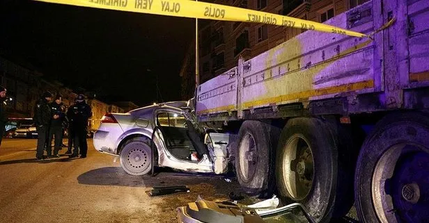 Son dakika: Ankara’da TIR’a arkadan çarpan otomobil hurdaya döndü! Sürücü ağır yaralı