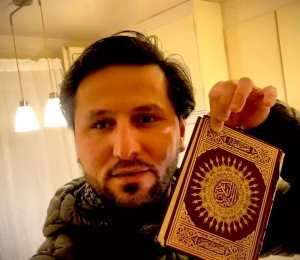 isvecten-provokasyon-kuran-i-kerim-yakmaya-izin-verdiler-1687961742224.jpeg NATO kaderi Türkiye'nin iki dudağının arasında olan İsveç'te alçak provokasyon! Yine Kur'an-ı Kerim yakıldı... | Göstermelik soruşturma-8