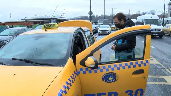 taksimetrede-250-tl-yazmasi-polisleri-suphelendirdi-direksiyon-altinda-ucrete-mudahale-eden-dugme-bulundu-kirl-1644838981680.jpg Taksimetrede 250 TL yazması polisleri şüphelendirdi! Direksiyon altında ücrete müdahale eden düğme bulundu! O düğme bakın ne çıktı?-7