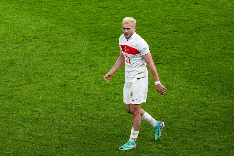 Galatasaray'ın yıldızı İngiltere'ye uçtu! Ada basını görüşeceği takımları yazdı - 19