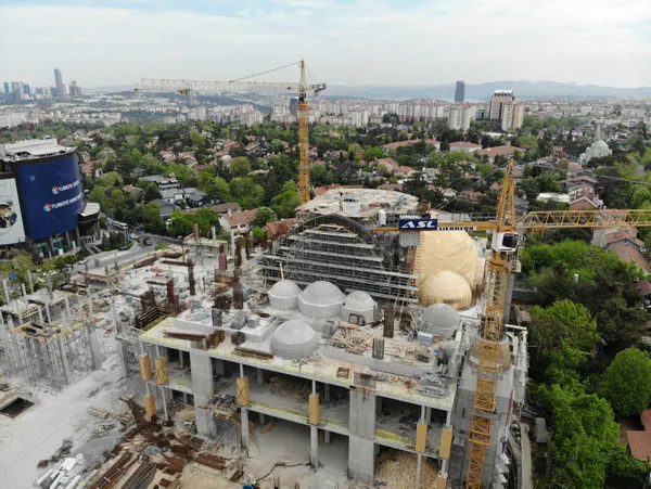 buyukdere-caddesinde-yapimi-devam-eden-levent-cami-havadan-goruntulendi-1620373661096.jpg