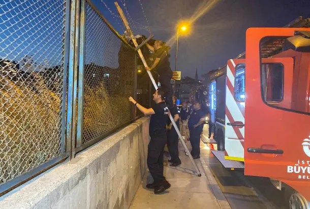 Maltepe'de asker konvoyunda atılan havai fişek kışlada yangın çıkardı-2