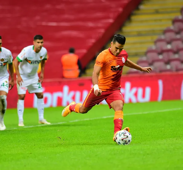 1607411817434.jpg Galatasaray'da Falcao depremi! Artık iyileşse bile forma giyemeyecek-8