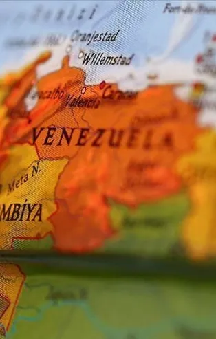 Maduro 'diyaloğa', Guaido 'sokağa' çağırdı