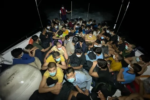 Bodrum açıklarında yelkenli teknede 63 düzensiz göçmen yakalandı! 2 insan kaçakçısı gözaltında
