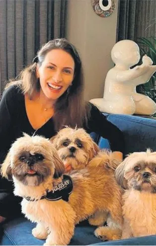 Kemal Sunal'ın kızı Ezo Sunal'dan çifte kutlama | Saklambaç haberleri