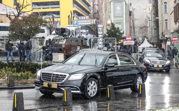 israil-cumhurbaskani-isaac-herzog-istanbul-beyoglunda-neve-salom-sinagogunu-ziyaret-etti-1646910327896.jpg İsrail Cumhurbaşkanı Isaac Herzog İstanbul Beyoğlu'nda Neve Şalom Sinagogu'nu ziyaret etti-2