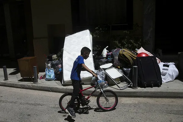 suriyeli-aile-savastan-kactigi-atinada-dolandirildi-1591976568515.jpg Suriyeli aile, savaştan kaçtığı Atina'da dolandırıldı-2