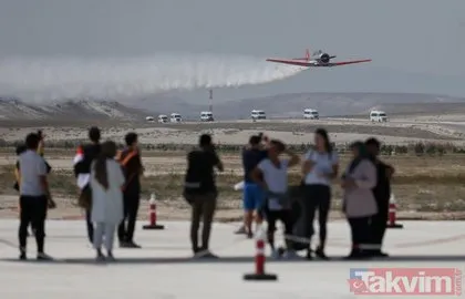Akrobasi pilotlarının nefes kesen gösterisi