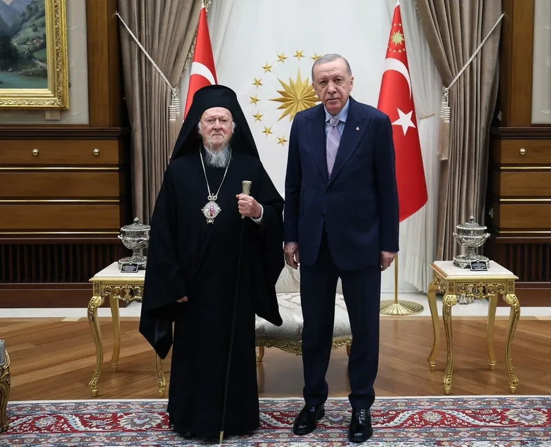 baskan-recep-tayyip-erdogan-patrik-bartholomeos-ile-kulliyede-bir-araya-geldi-1735226119319.jpeg