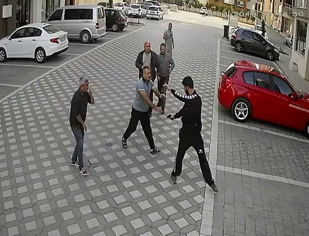 herkesin-gozleri-onunde-vurdu-adanada-silahli-kavga-1575020438688.jpg Herkesin gözleri önünde vurdu! Adana'da silahlı kavga-2