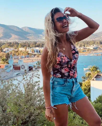 Survivor Evrim'e bak sen! Ortalığı karıştıran Evrim Keklik'in mayolu minili pozları olay! Survivor'ı yangın yerine çevirmişti-7